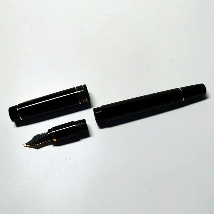 Unused PILOT ECRINO fountain pen with minor storage marks, shown in classic size