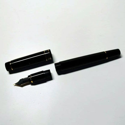 Unused PILOT ECRINO fountain pen with minor storage marks, shown in classic size