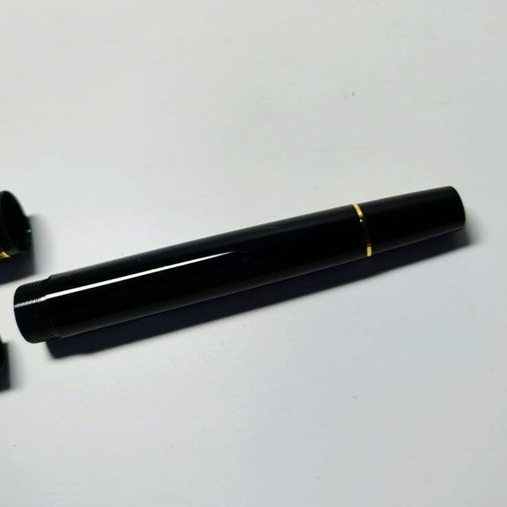 Unused PILOT ECRINO fountain pen with minor storage marks, shown in classic size