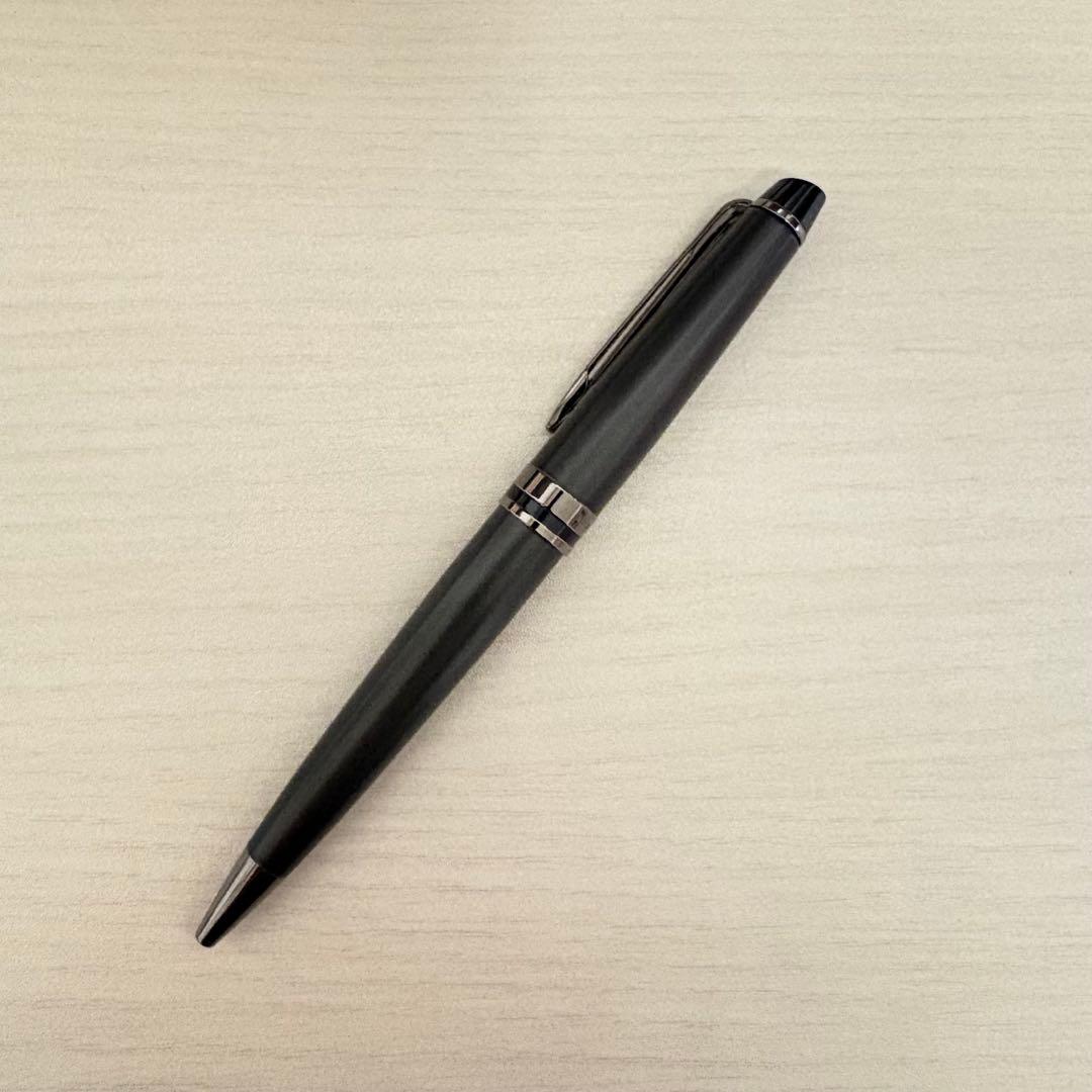 WATERMAN Expert Metallic Black ballpoint pen with included accessories on white background