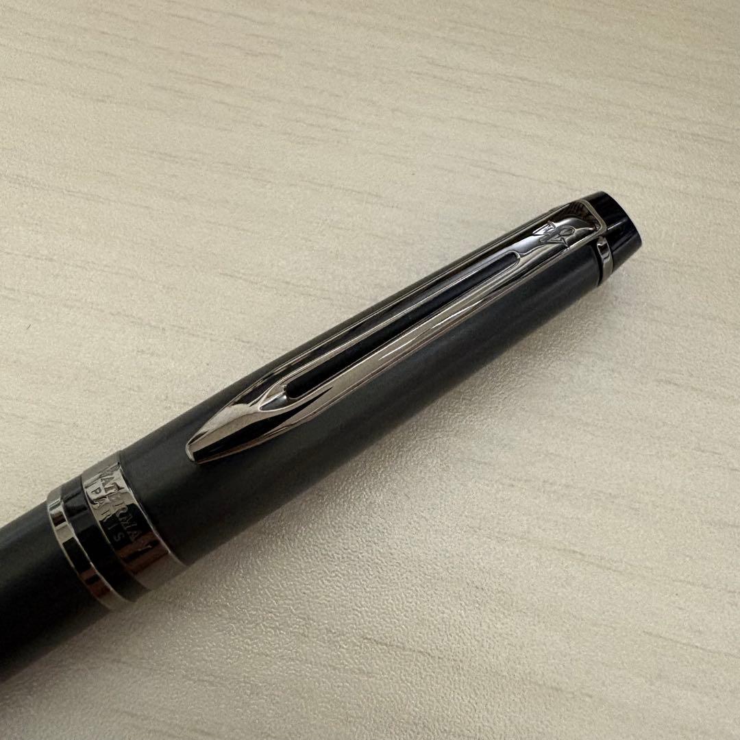 WATERMAN Expert Metallic Black ballpoint pen with included accessories on white background