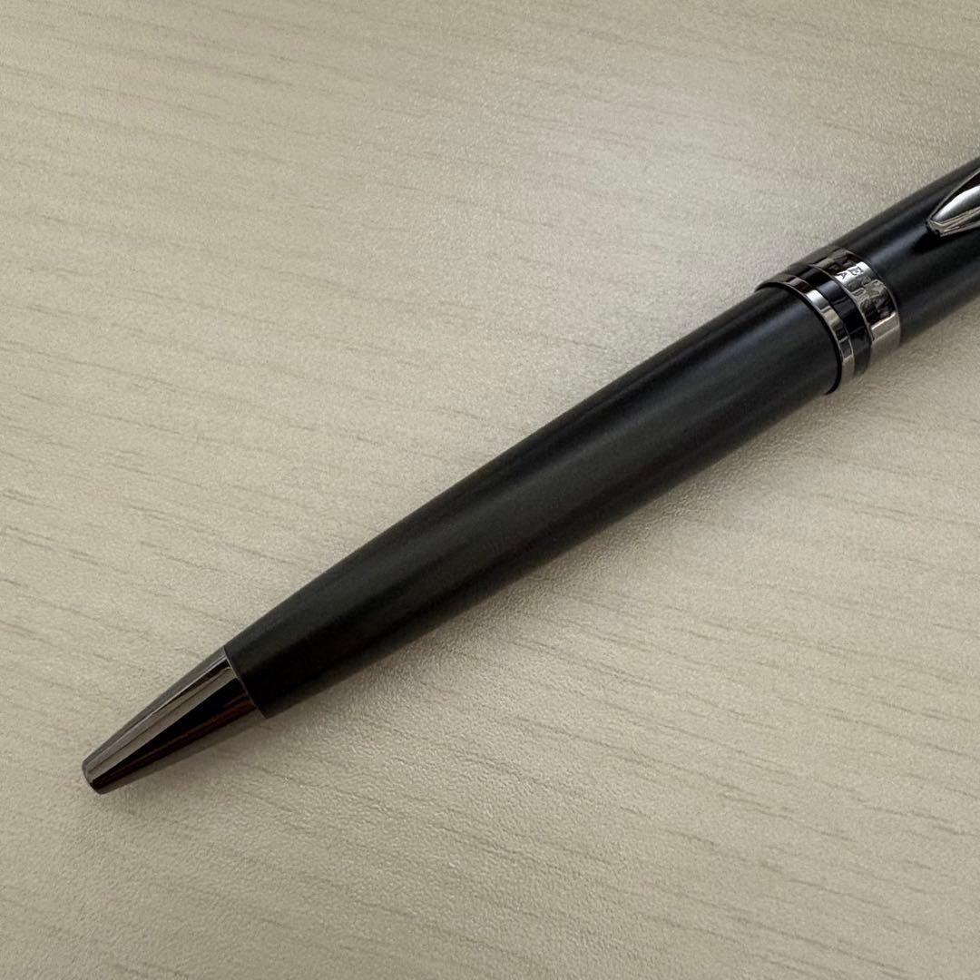 WATERMAN Expert Metallic Black ballpoint pen with included accessories on white background