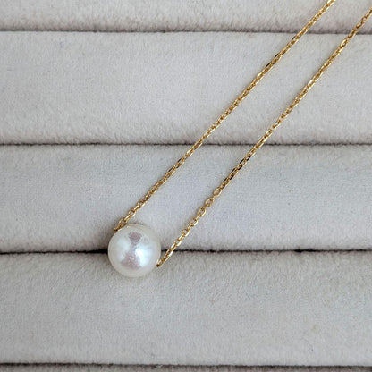 SV925 Akoya pearl necklace with a single 7.5 to 8mm pearl and silver 925 gold color clasp