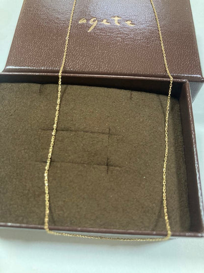 Aguat K18 yellow gold necklace chain measuring 45 cm length