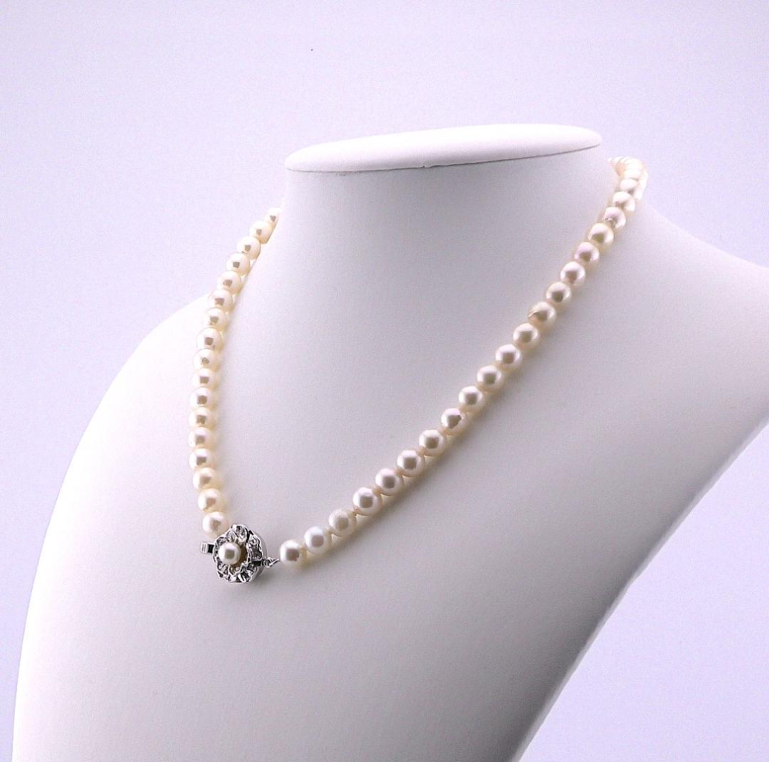 Aoyama pearl necklace featuring 6.5-7.0mm Akoya pearls with silver stamped fittings on a 42cm chain