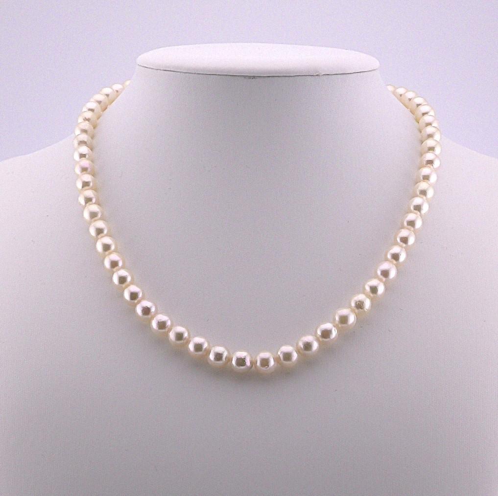 Aoyama pearl necklace featuring 6.5-7.0mm Akoya pearls with silver stamped fittings on a 42cm chain