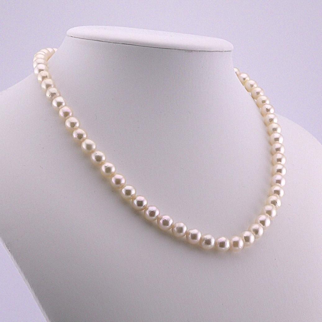 Aoyama pearl necklace featuring 6.5-7.0mm Akoya pearls with silver stamped fittings on a 42cm chain