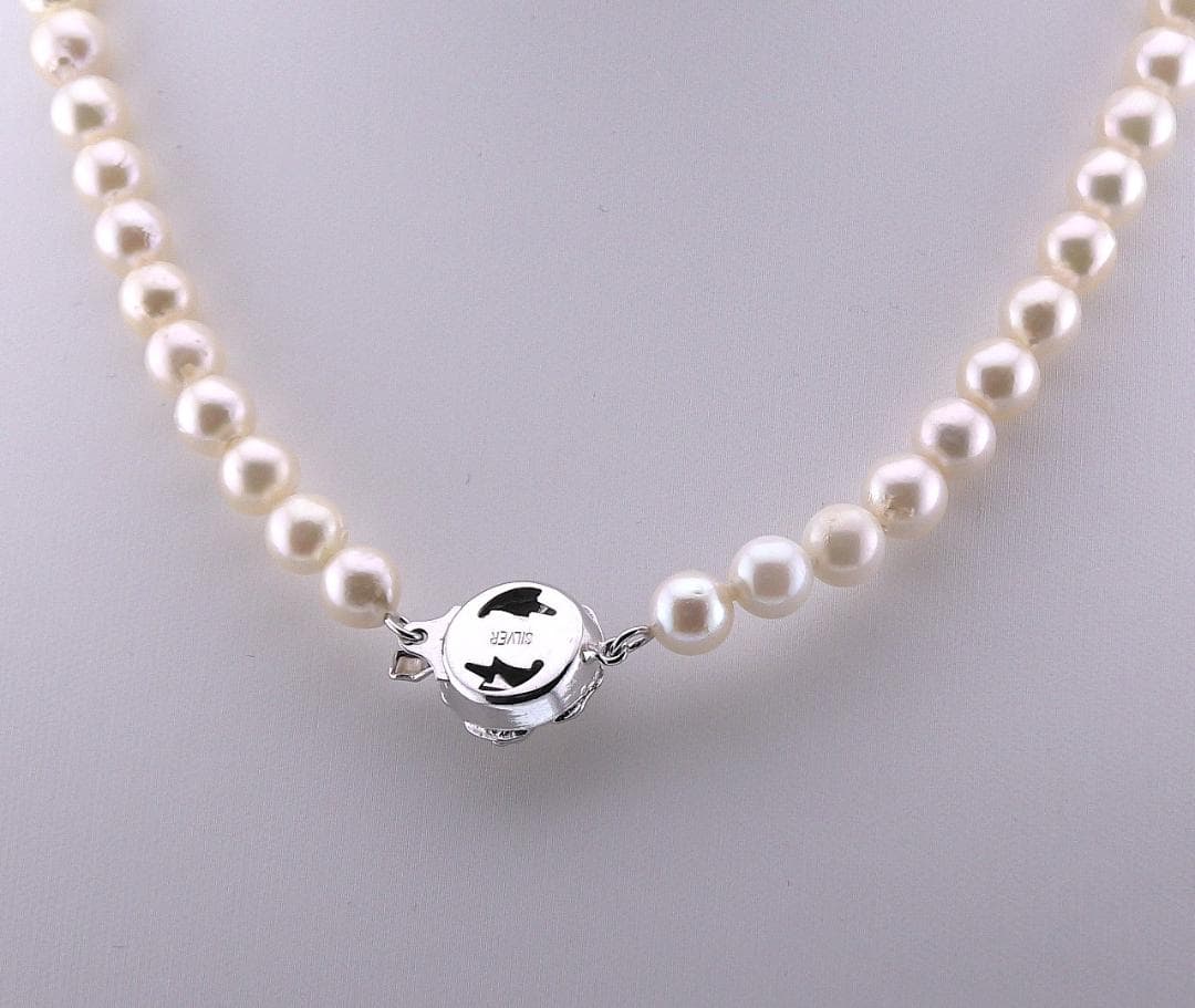 Aoyama pearl necklace featuring 6.5-7.0mm Akoya pearls with silver stamped fittings on a 42cm chain