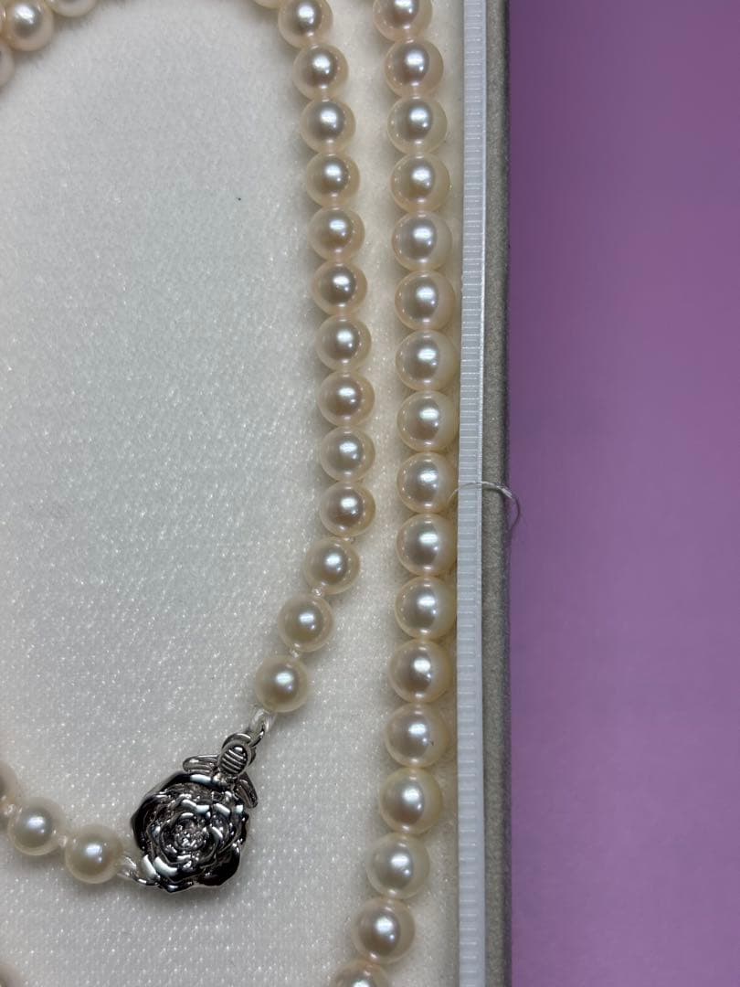Akoya baby pearl necklace featuring smooth pearls and a silver 925 clasp on a 200mm chain