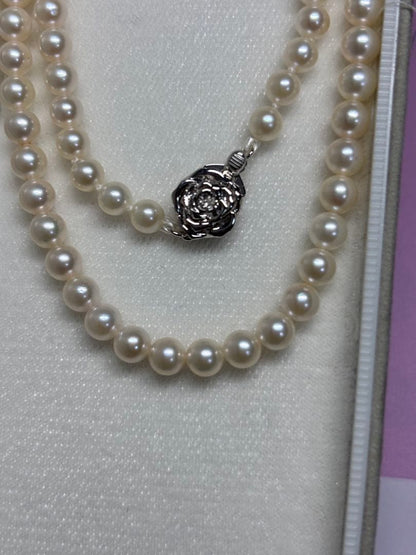 Akoya baby pearl necklace featuring smooth pearls and a silver 925 clasp on a 200mm chain
