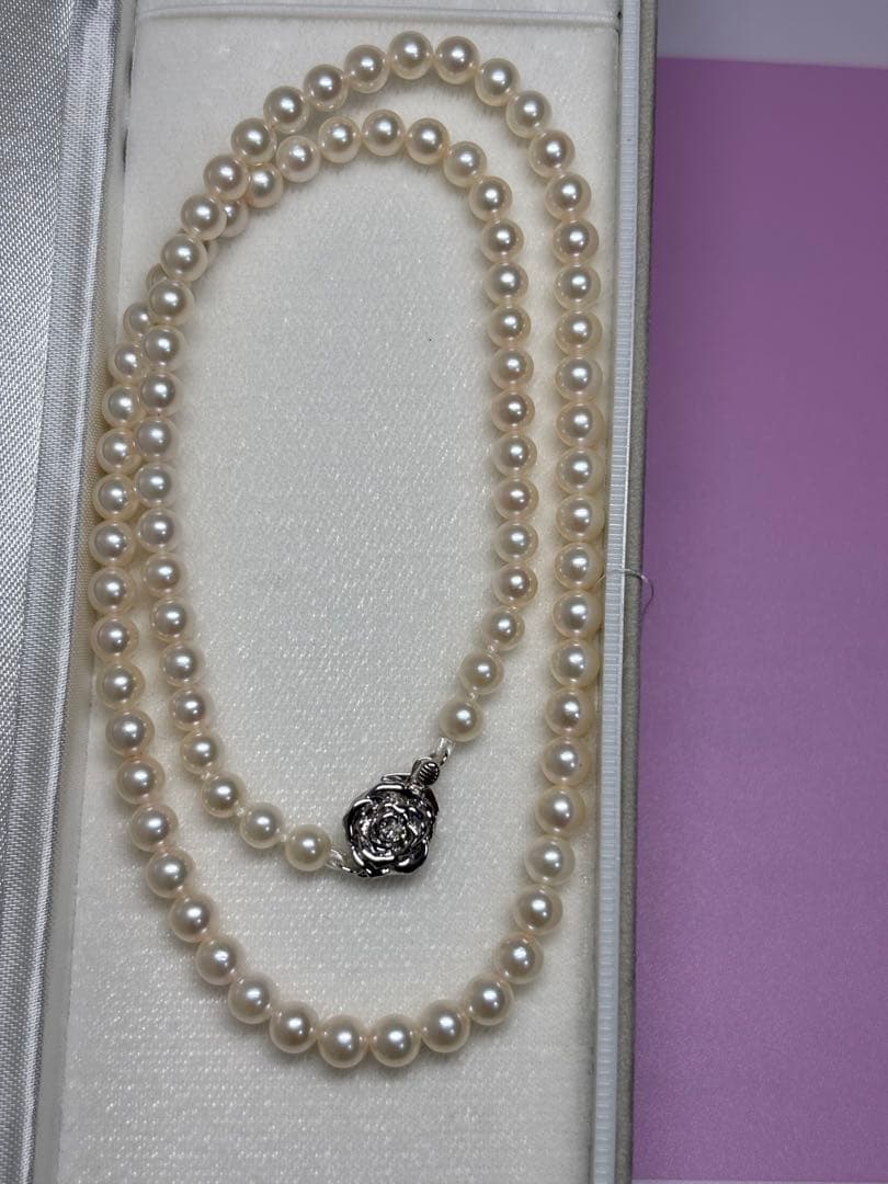 Akoya baby pearl necklace featuring smooth pearls and a silver 925 clasp on a 200mm chain