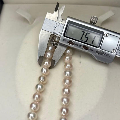 Long double-strand pearl necklace with large Akoya pearls and aurora interference colors in champagne or white gold