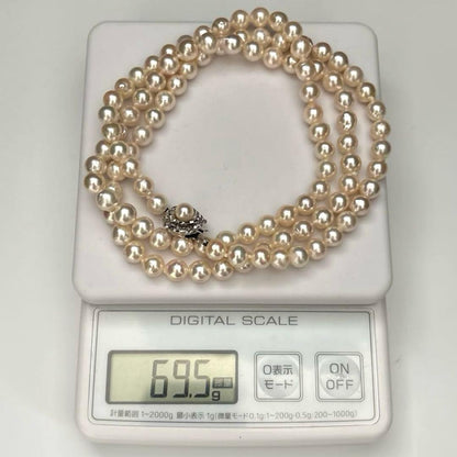 Long double-strand pearl necklace with large Akoya pearls and aurora interference colors in champagne or white gold