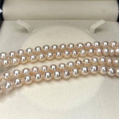 Long double-strand pearl necklace with large Akoya pearls and aurora interference colors in champagne or white gold
