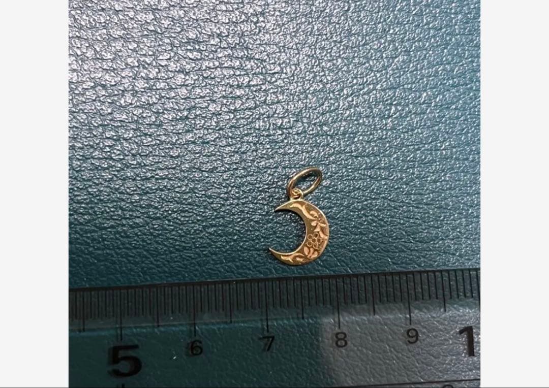Agete crescent moon pendant charm in 10 karat gold with engraved back design