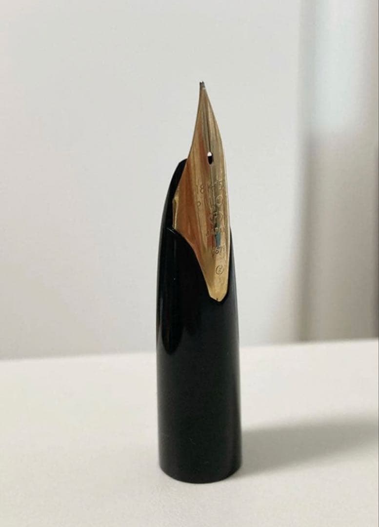 Unused Pilot 18K 750 gold fountain pen nib close-up on white background
