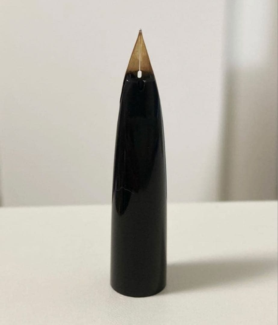 Unused Pilot 18K 750 gold fountain pen nib close-up on white background