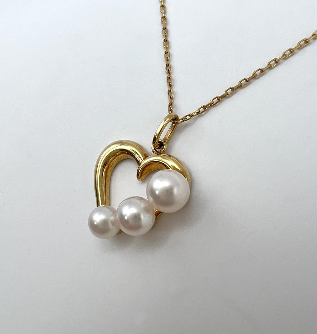 Mikimoto K18 yellow gold Akoya pearl heart pendant necklace with 40cm chain, weighing 3.03 grams