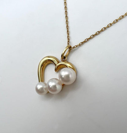Mikimoto K18 yellow gold Akoya pearl heart pendant necklace with 40cm chain, weighing 3.03 grams