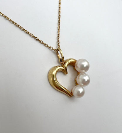Mikimoto K18 yellow gold Akoya pearl heart pendant necklace with 40cm chain, weighing 3.03 grams