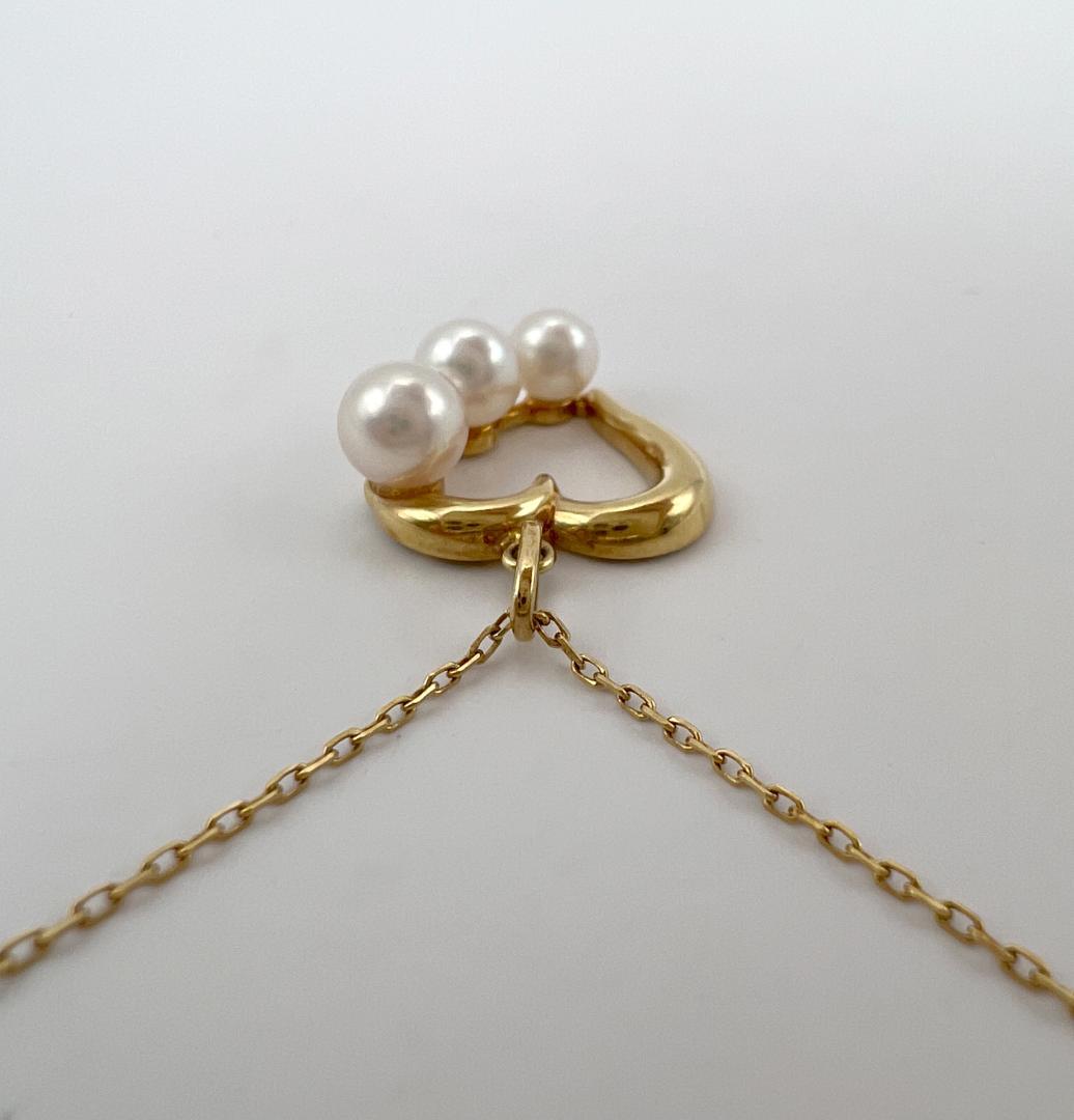 Mikimoto K18 yellow gold Akoya pearl heart pendant necklace with 40cm chain, weighing 3.03 grams