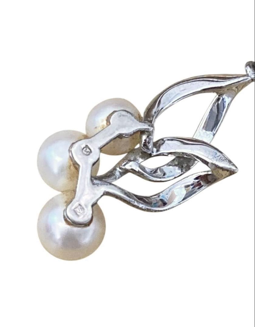 MIKIMOTO Three-Pearl Pendant Necklace with 5.75mm pearls on 40cm chain