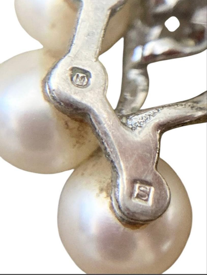 MIKIMOTO Three-Pearl Pendant Necklace with 5.75mm pearls on 40cm chain