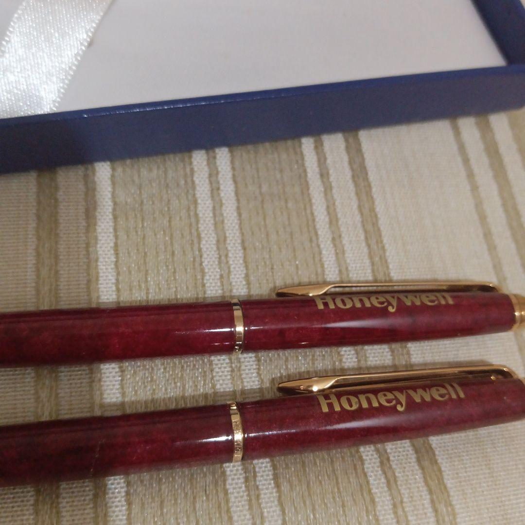 WATERMAN ballpoint pen and mechanical pencil 2-piece metal set with black case