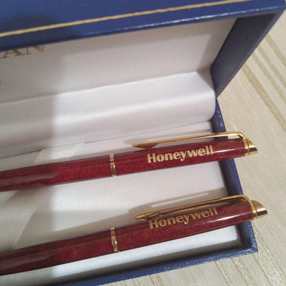 WATERMAN ballpoint pen and mechanical pencil 2-piece metal set with black case