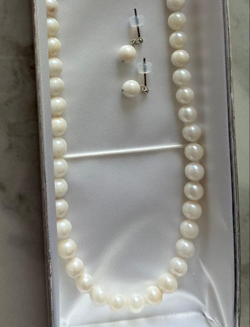 6.5mm Akoya pearl necklace approximately 42cm with matching earrings 13x6.5mm featuring natural pearl markings