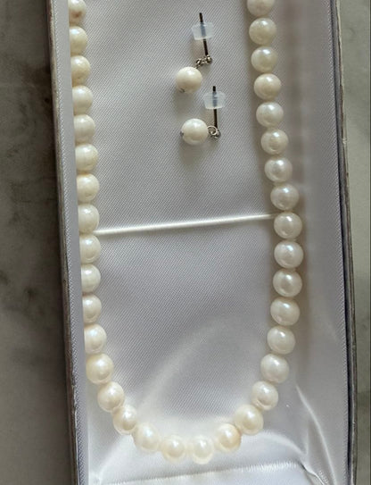 6.5mm Akoya pearl necklace approximately 42cm with matching earrings 13x6.5mm featuring natural pearl markings