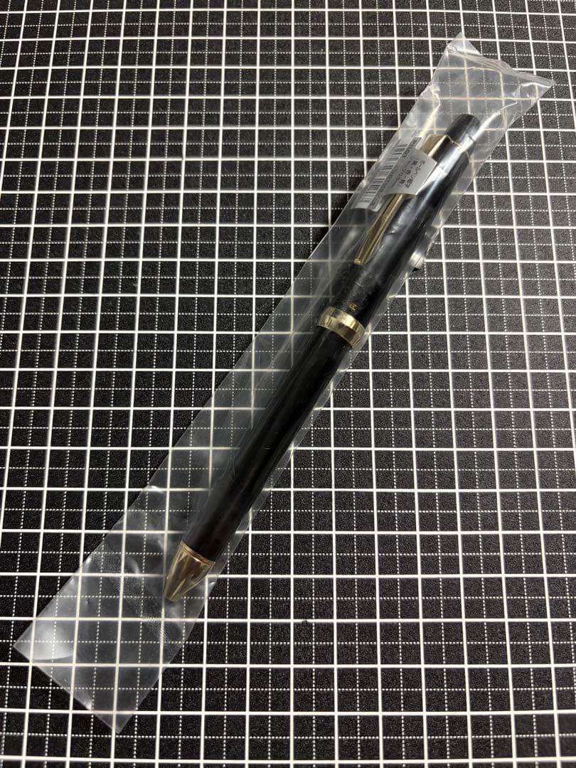 PILOT RiDGE 3+1 multi-functional pen in gloss black showing ballpoint and 0.5mm sharp features