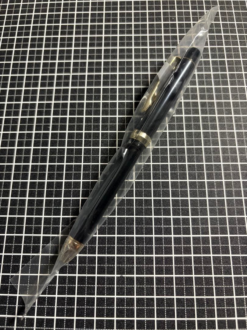 PILOT RiDGE 3+1 multi-functional pen in gloss black showing ballpoint and 0.5mm sharp features