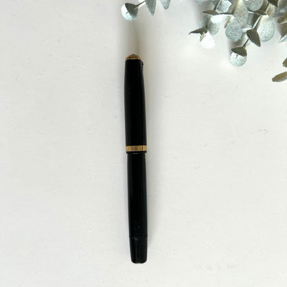 Pilot Showa retro antique black fountain pen with 14K nib and dark brown screw-type cap threading