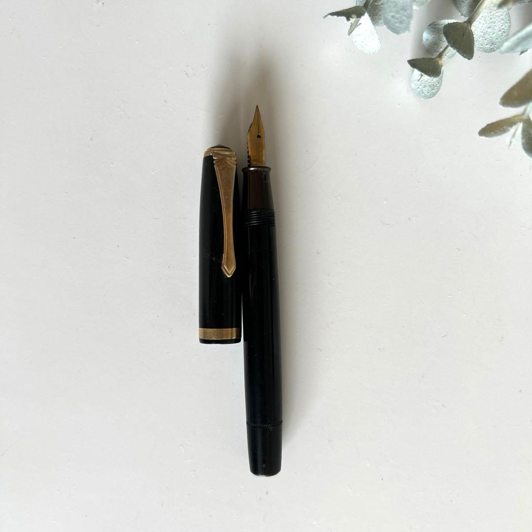 Pilot Showa retro antique black fountain pen with 14K nib and dark brown screw-type cap threading