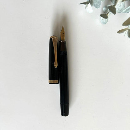 Pilot Showa retro antique black fountain pen with 14K nib and dark brown screw-type cap threading