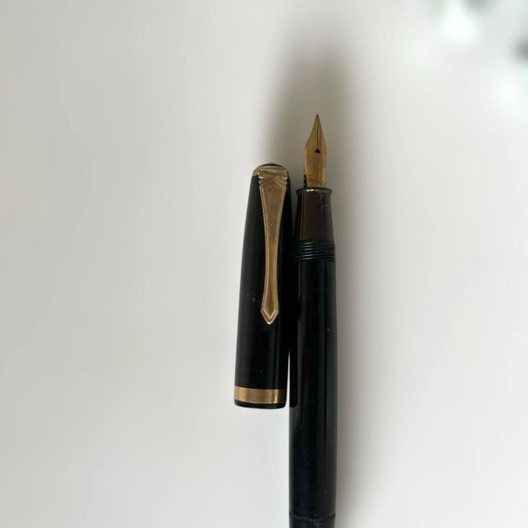 Pilot Showa retro antique black fountain pen with 14K nib and dark brown screw-type cap threading