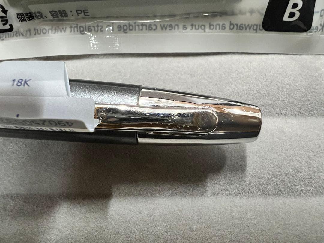 Pilot Capless Deiseer FCT15SRGYF fountain pen in dark gray mica with 18 karat gold nib