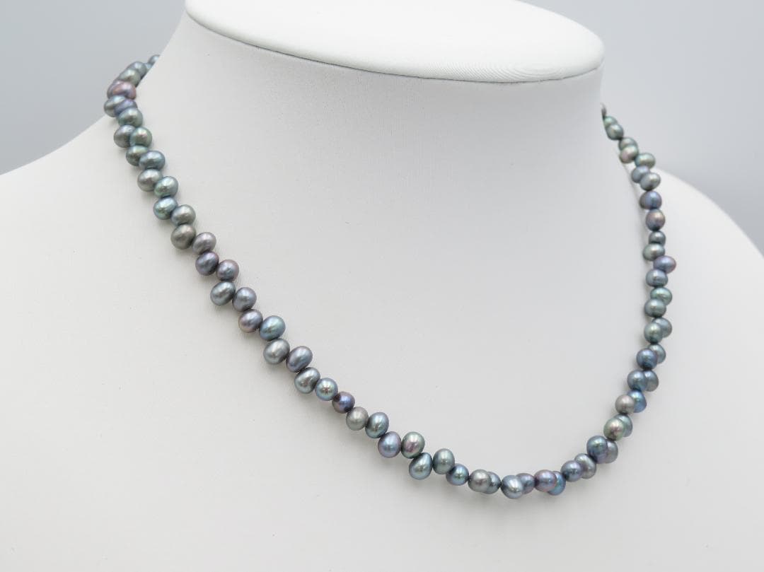 Tasaki Pearl Necklace with 41.5 cm length displaying lustrous white pearls