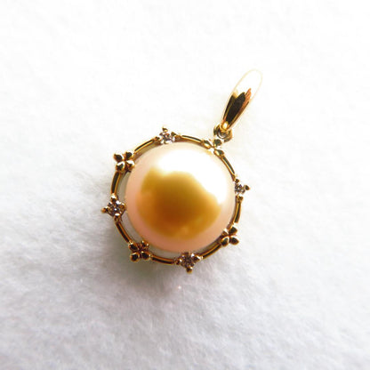 K18 pearl pendant top with 4 diamonds, 14.6mm diameter and 22mm overall length