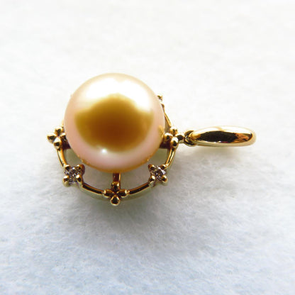 K18 pearl pendant top with 4 diamonds, 14.6mm diameter and 22mm overall length