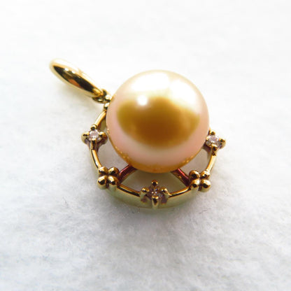 K18 pearl pendant top with 4 diamonds, 14.6mm diameter and 22mm overall length