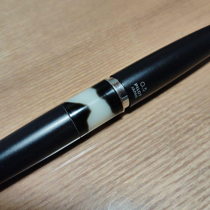 Kakuna Pilot Cocoon 0.5mm mechanical pencil with black marble pattern and resin body