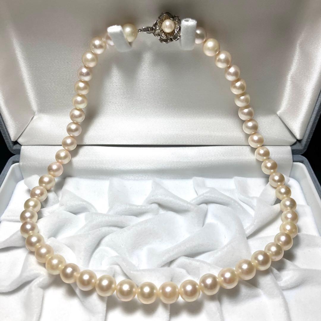 Akoya pearl necklace with 8.0-8.5mm white pearls and silver clasp, 43cm length