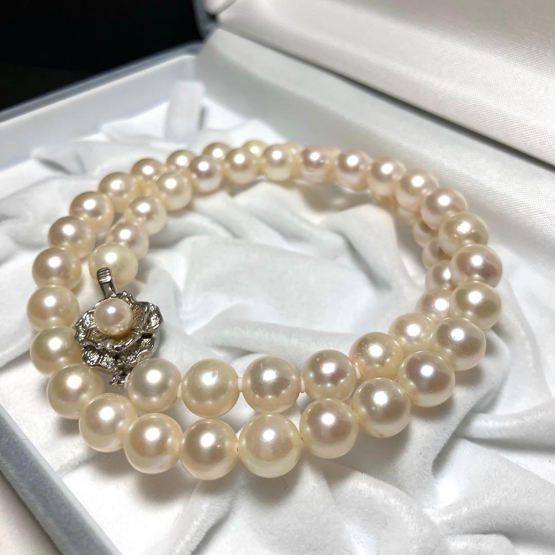 Akoya pearl necklace with 8.0-8.5mm white pearls and silver clasp, 43cm length