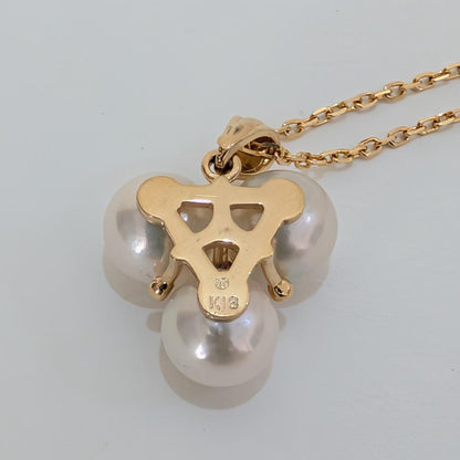 Mikimoto pearl diamond necklace in 18K yellow gold with 37cm chain and three 6.7mm pearls