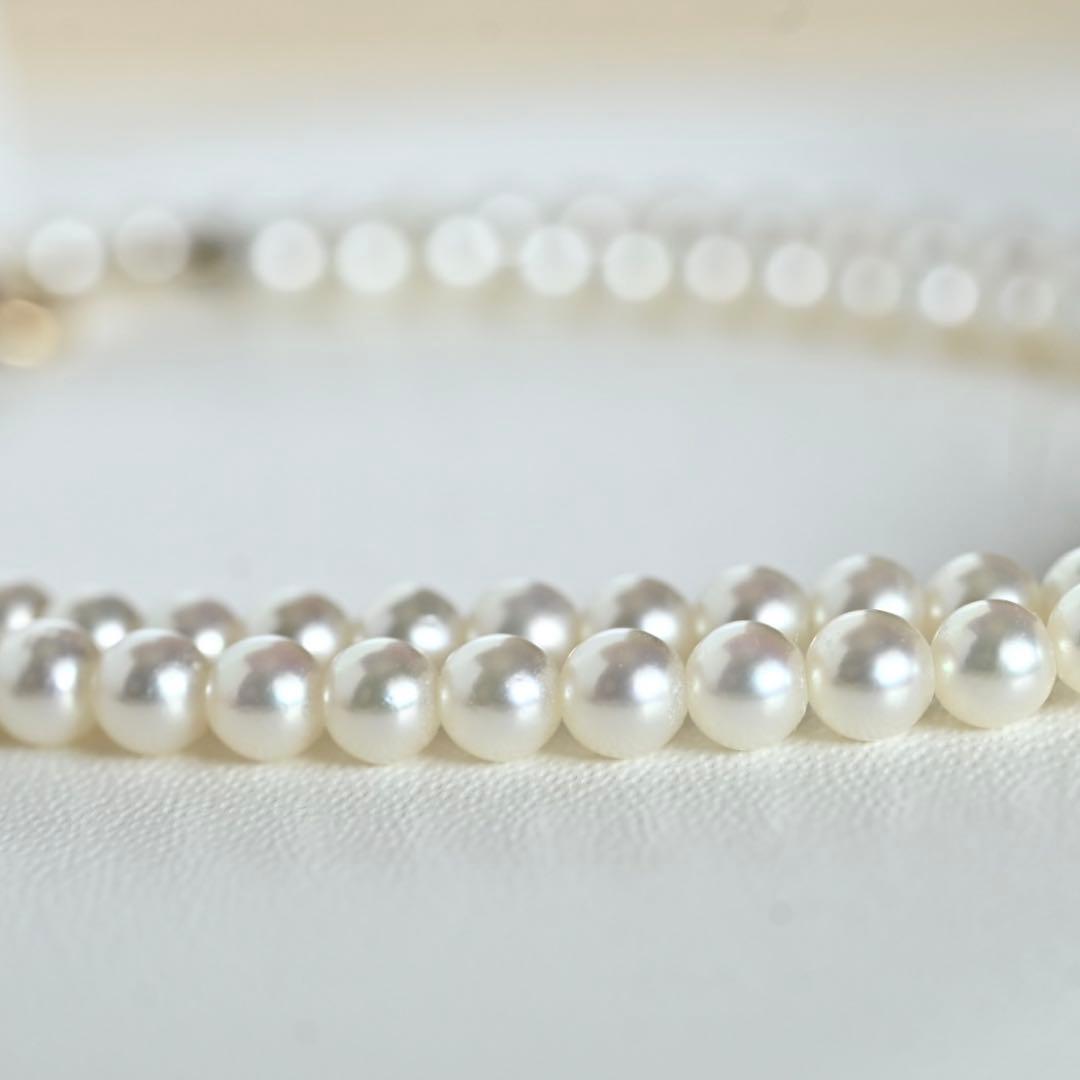 Mikimoto Akoya pearl necklace with round baby pearls on 18-karat yellow gold chain, 36cm length
