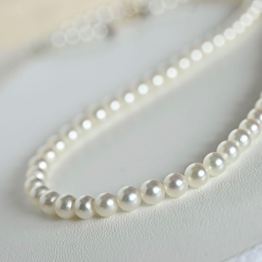 Mikimoto Akoya pearl necklace with round baby pearls on 18-karat yellow gold chain, 36cm length
