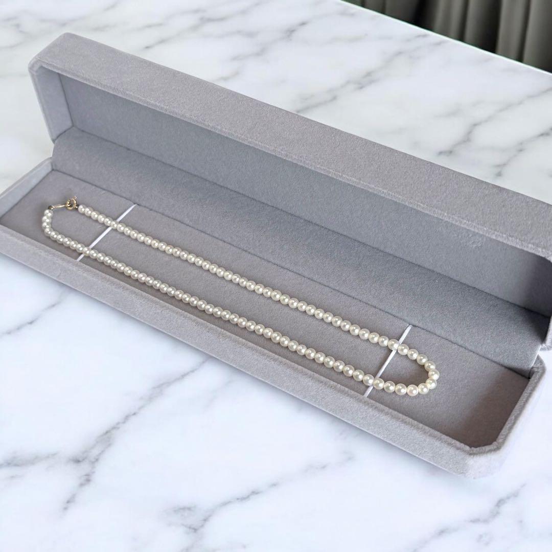 Mikimoto Akoya pearl necklace with round baby pearls on 18-karat yellow gold chain, 36cm length