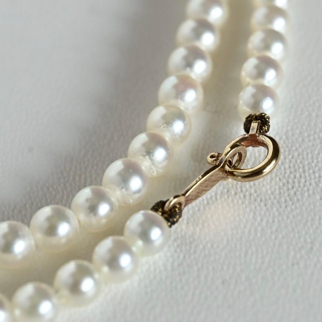 Mikimoto Akoya pearl necklace with round baby pearls on 18-karat yellow gold chain, 36cm length